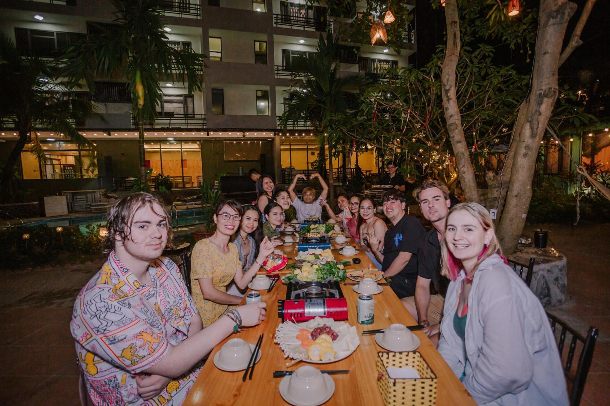 Republic Hostel Cat Ba Xuan Dam Екстериор снимка